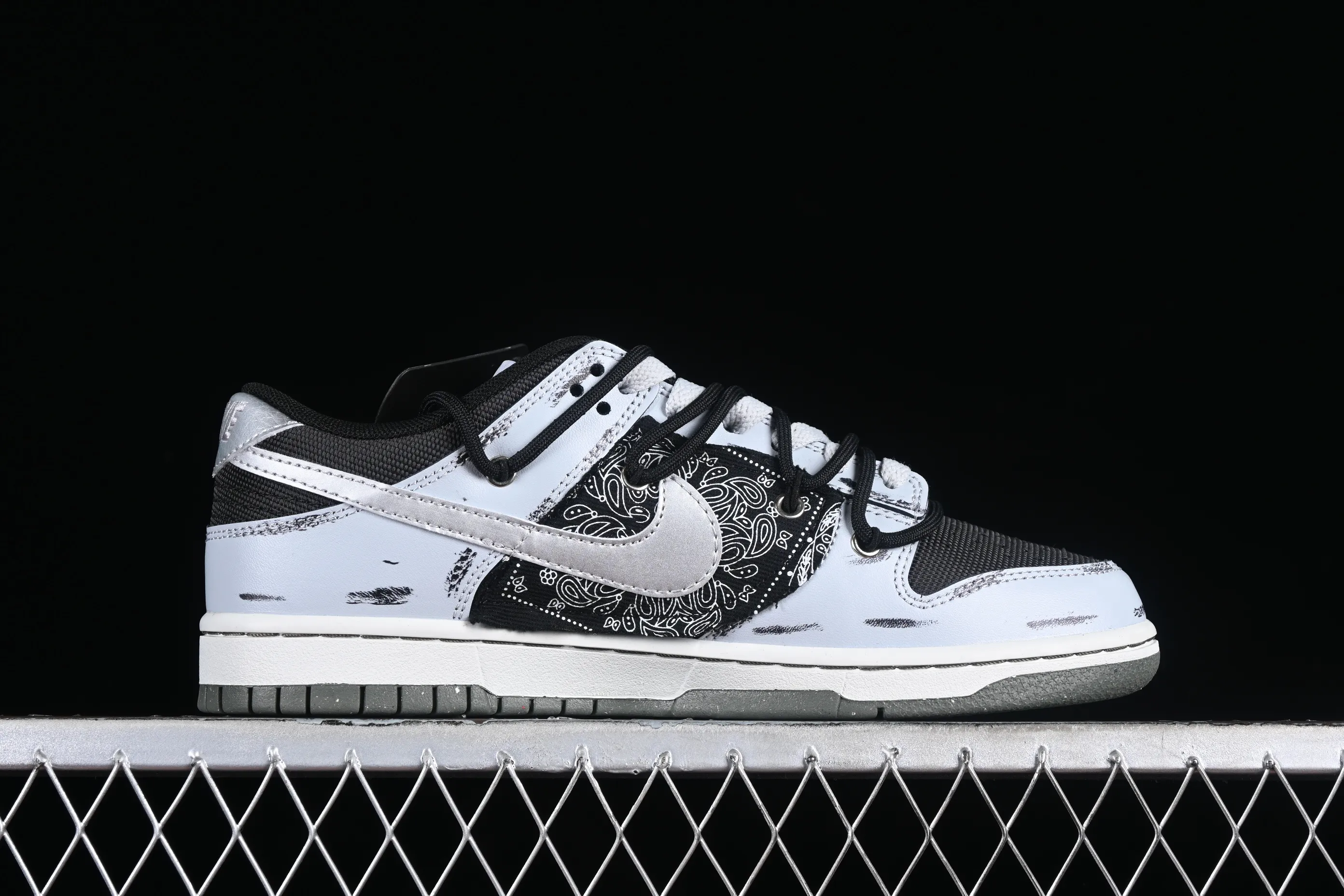 All Categories Nk SB Dunk Series Nk SB Dunk Low Low-top sneakers Nk Dunk Low Sanci Lab Dark Poker Old Dirty Shoes Premium Gray Cashew Pattern SB Strap Low-top Casual Shoes DM0108-001